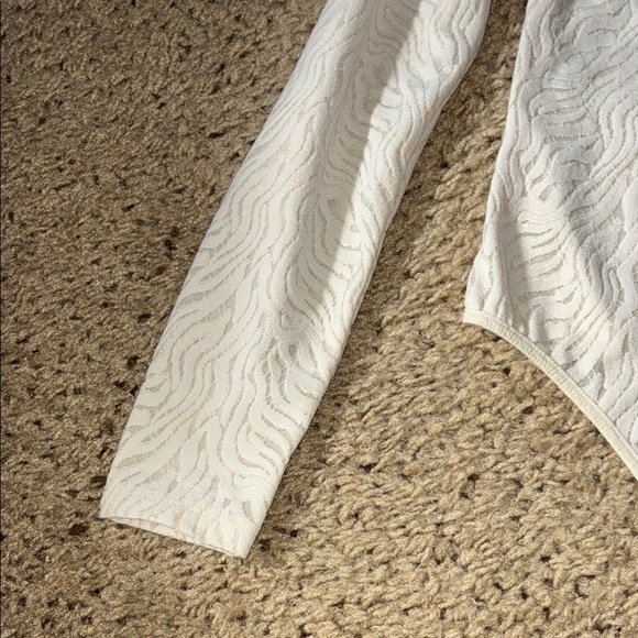 Babaton Cream Long Sleeve Bodysuit - Picture 4 of 12